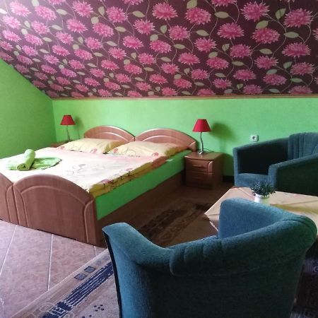 Ubytovanie Penzion Iveta Poltár Kültér fotó