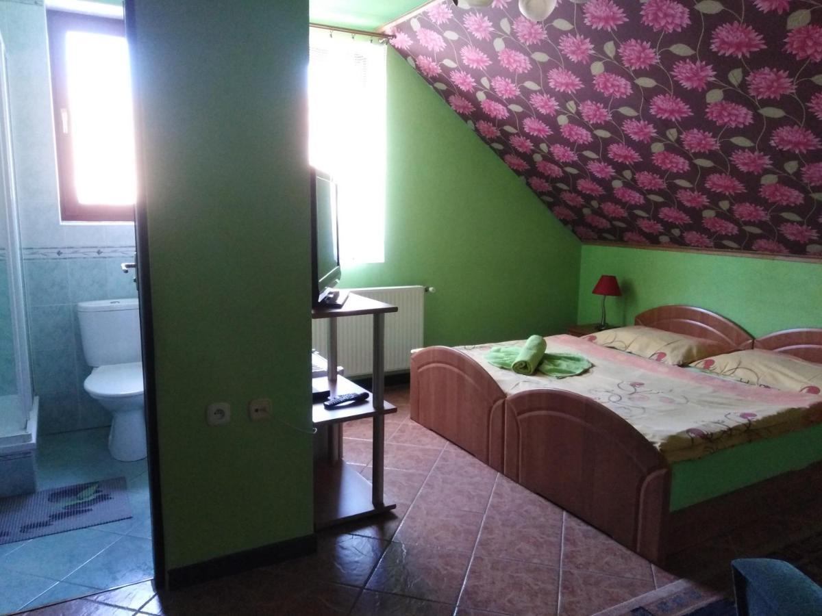 Ubytovanie Penzion Iveta Poltár Kültér fotó
